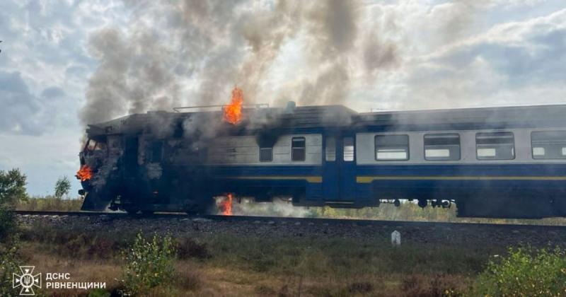 У Рівненській області спалахнув вогонь у пасажирському потязі: оприлюднені світлини.