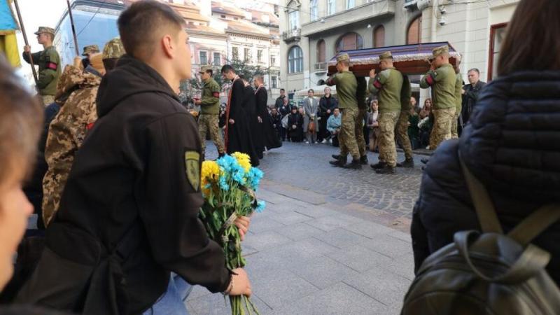 Михайло Єзерський та Василь Особа. Завтра Львів проведе своїх Героїв в останню подорож.