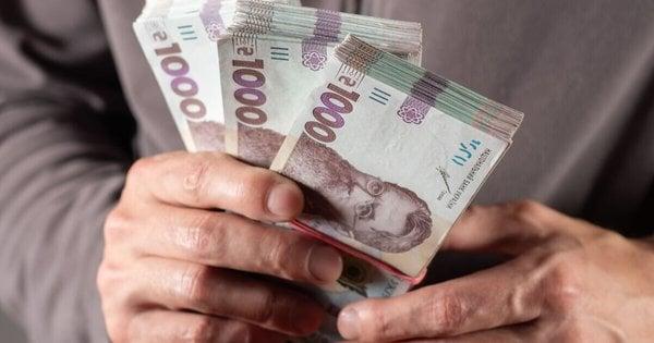 Які компенсації отримають наймані працівники за жовтень у зв'язку з новими податковими змінами?