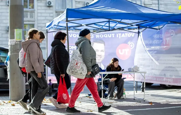 За інформацією поліції, у жовтні громадяни Росії надіслали в Молдову 24 мільйони доларів, які планували використати для підкупу виборців.