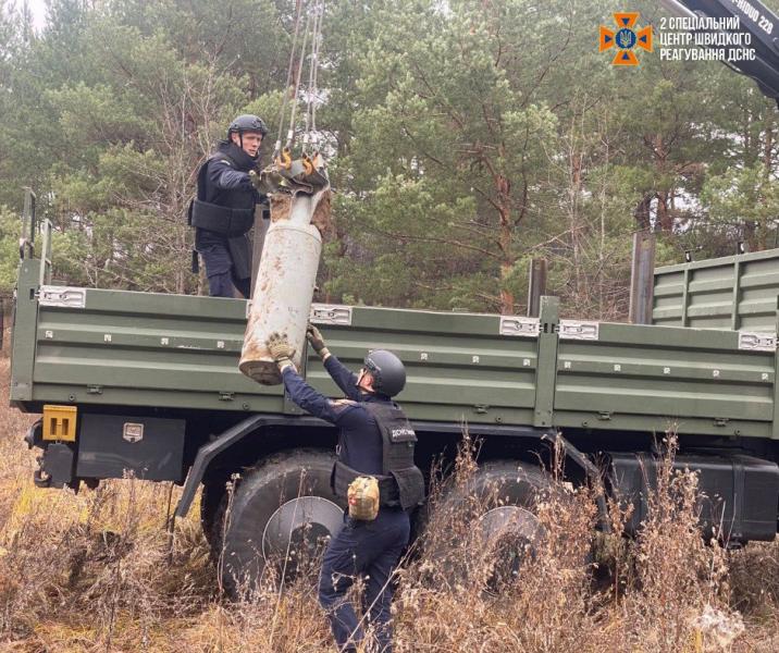 У Харківській області піротехніки ДСНС успішно ліквідували авіаційну бомбу ФАБ-250 - Новини Весь Харків.