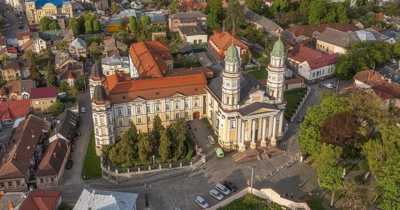 Ужгород вже другий рік поспіль встановлює нові рекорди у сфері будівництва в Україні, за даними Delo.ua.