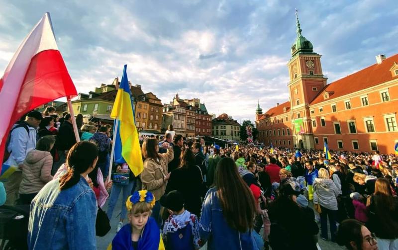 Польща полегшила процедуру легалізації для громадян України: як продовжити перебування в країні на три роки.